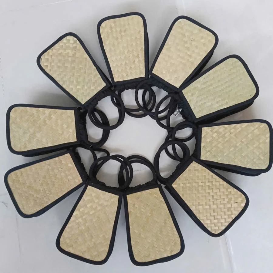 Vòng quạt tay mo cau đeo cổ thủ công