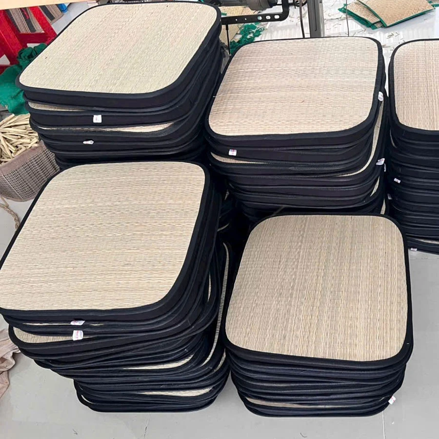 Đệm ngồi cói vuông viền vải