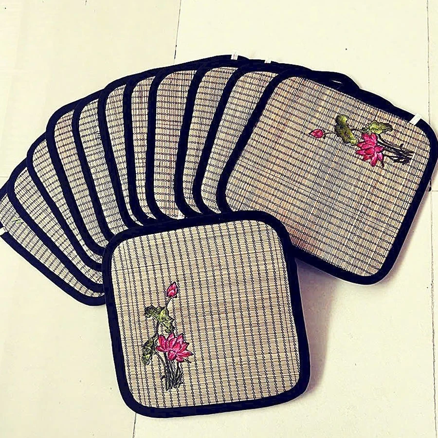 Đệm lót ghế cói thêu hoa sen