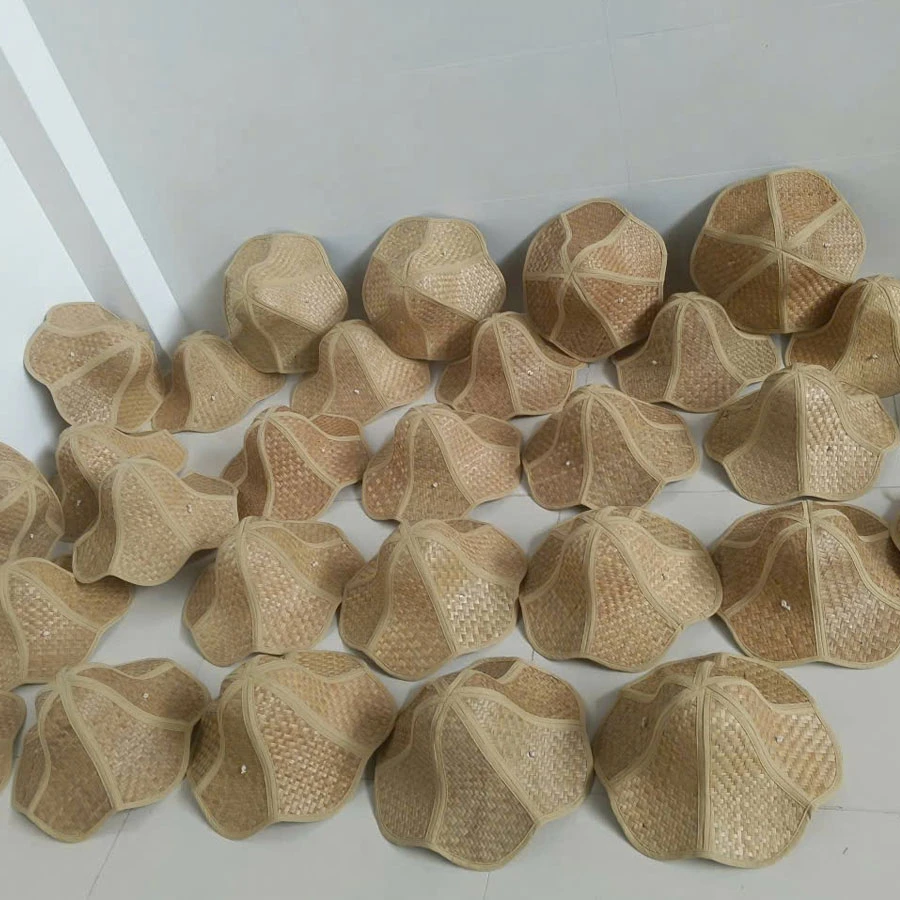 Mũ tre đan thủ công