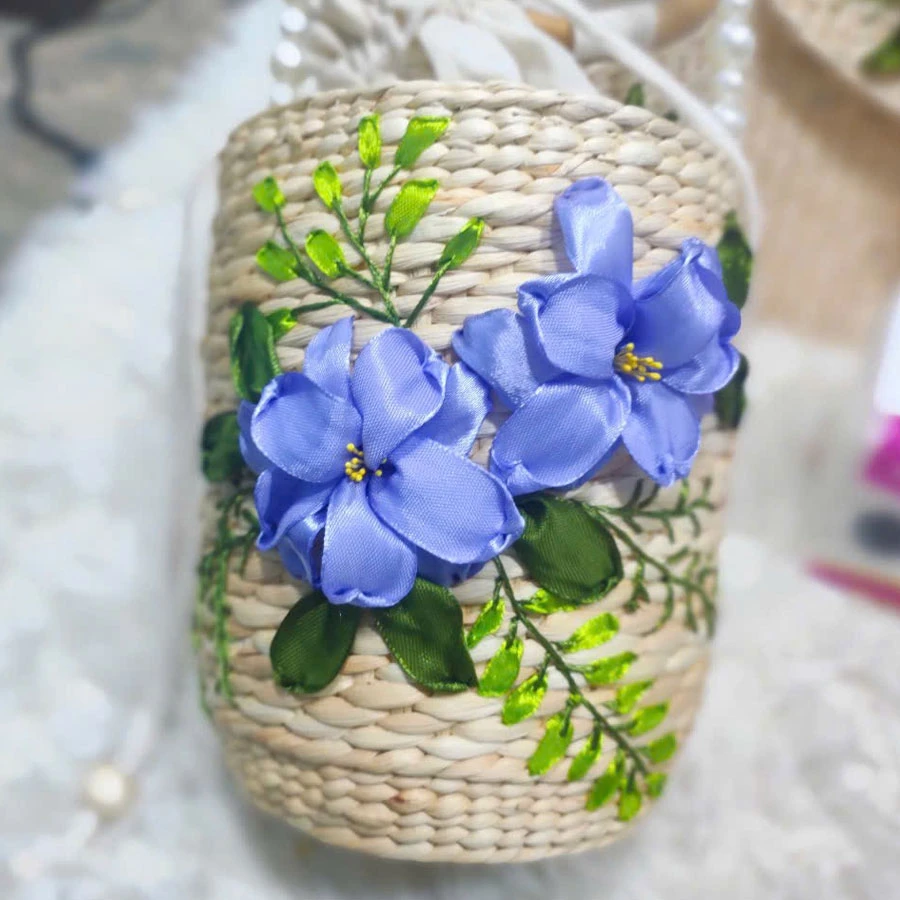 Túi cói mini thêu hoa tím