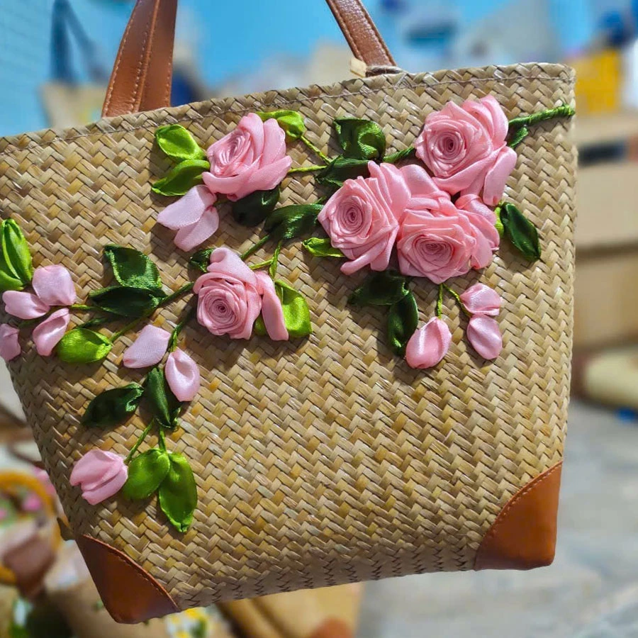 Túi cói đan quai da hoa hồng